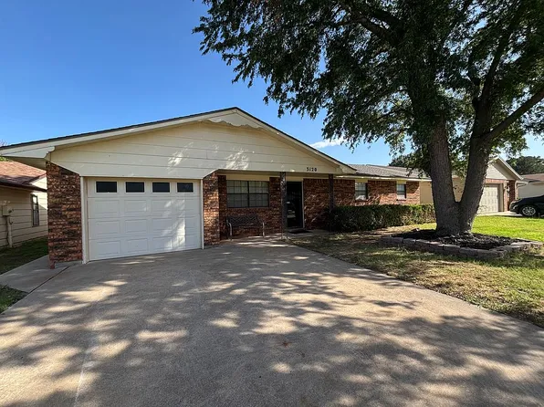 3120 Bent Creek Dr, Woodward, OK 73801