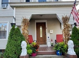 90 Mooreland St, Springfield, MA 01104