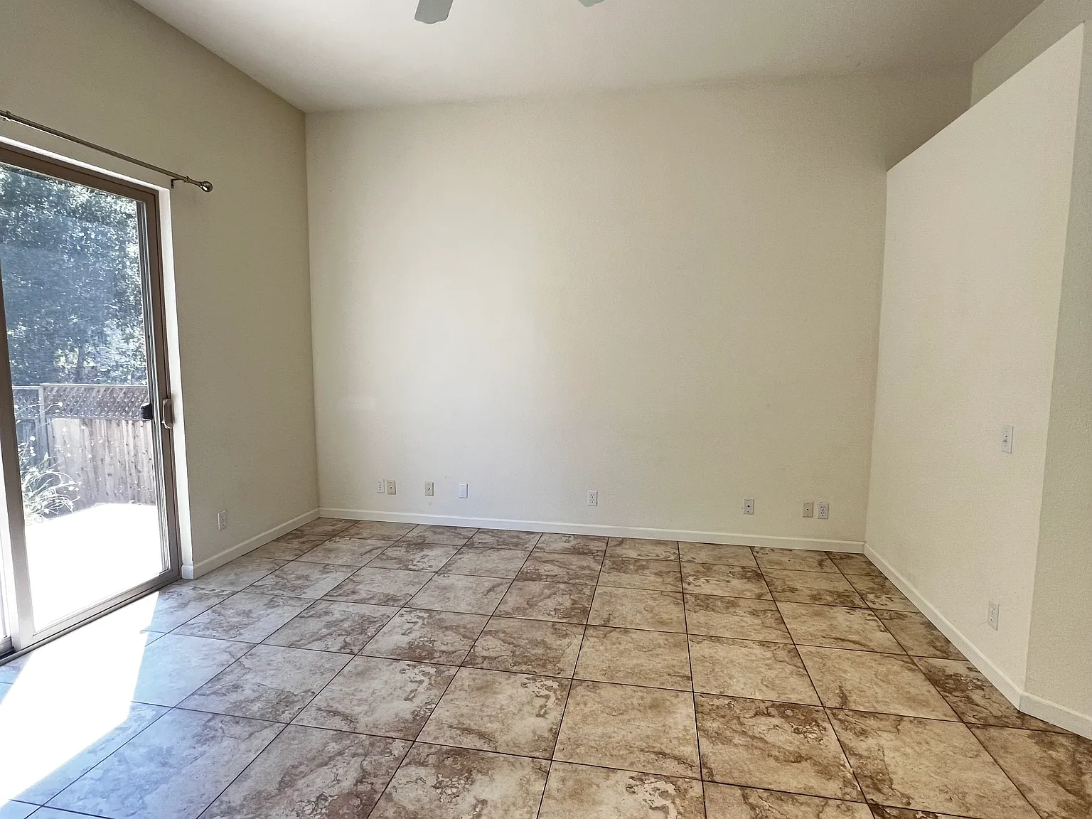 3202 Rockview Pl — Photo 3