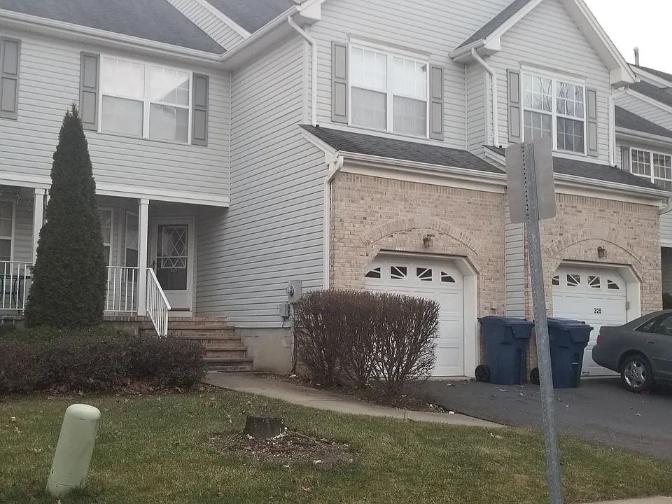 327 Hawthorne Rd