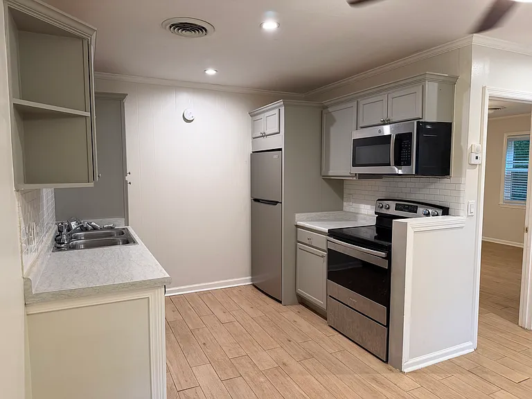 5 Saint Clair St #B — Photo 7
