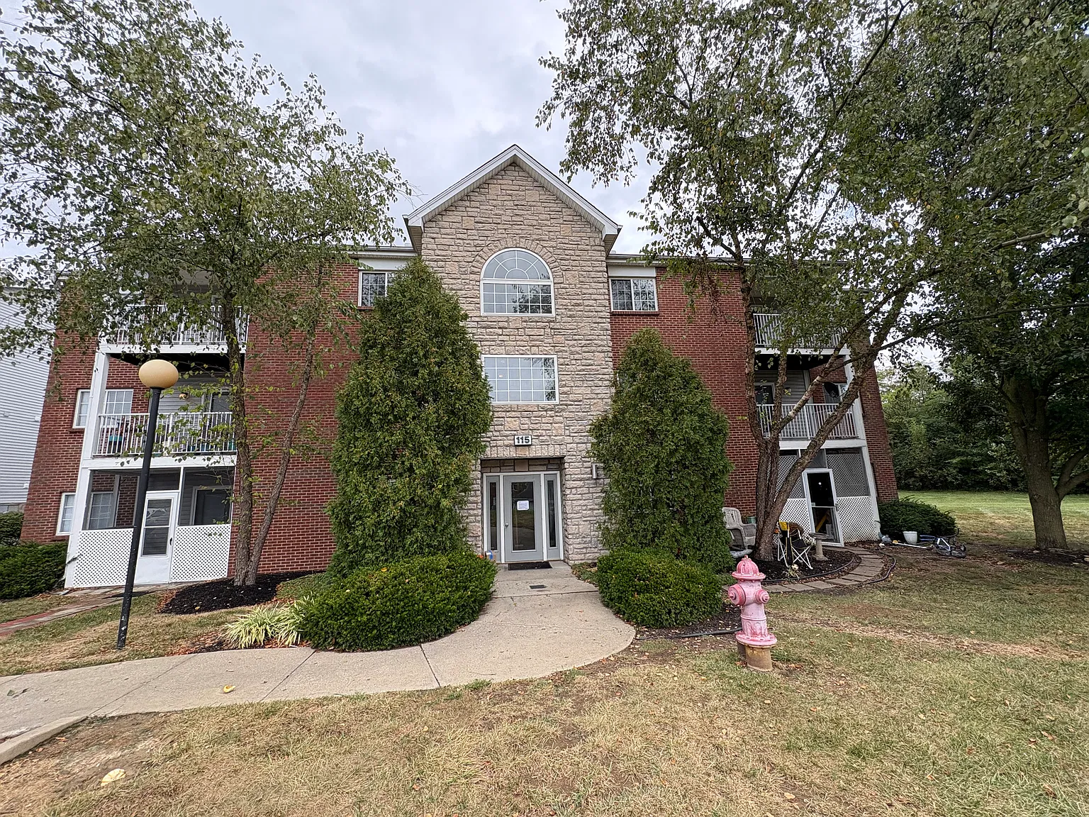 2 bed, 946 sqft, $1,325 — Photo 1