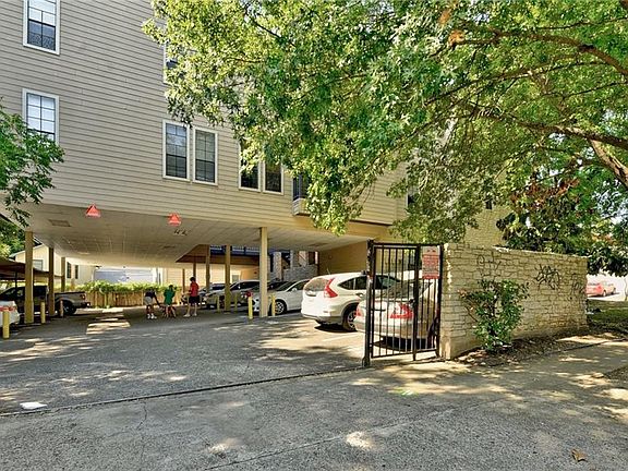 3rd image of 711 W 21st St #204