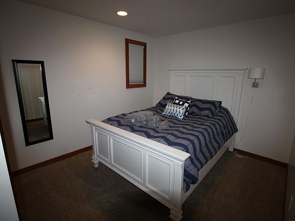 3rd image of 17 E 18th St #1