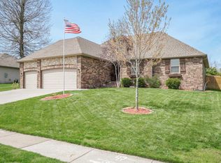 1369 S Miller Ave, Springfield, MO 65802
