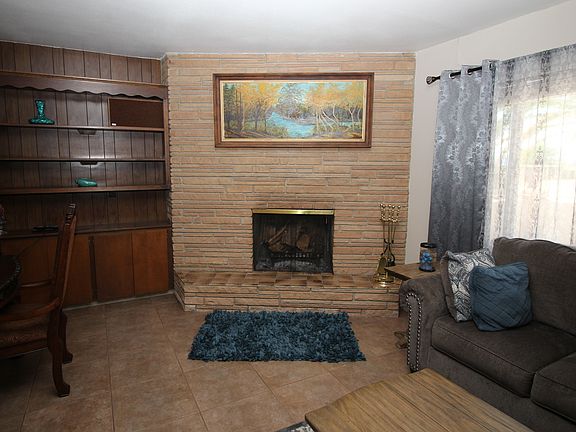3rd image of 320 Buccaneer Ln