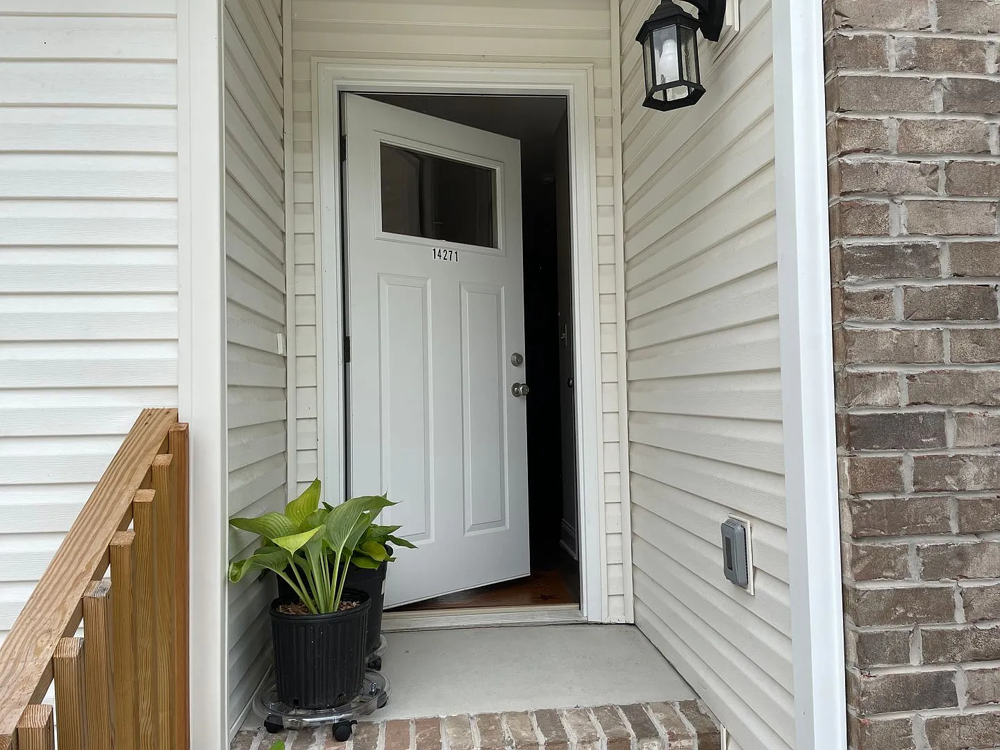New Construction Condo In Lc 2br/ 2ba One Level Condo + 2 Car Garage — Photo 3
