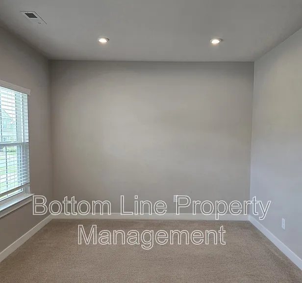 2030 Sewall Ave SW — Photo 6