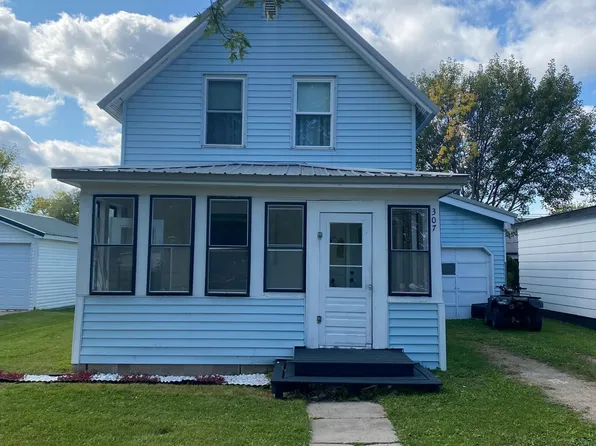 307 3rd Ave SE, Baudette, MN 56623
