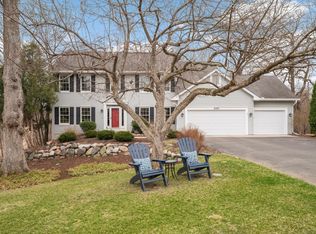 8595 Drake Ct, Chanhassen, MN 55317