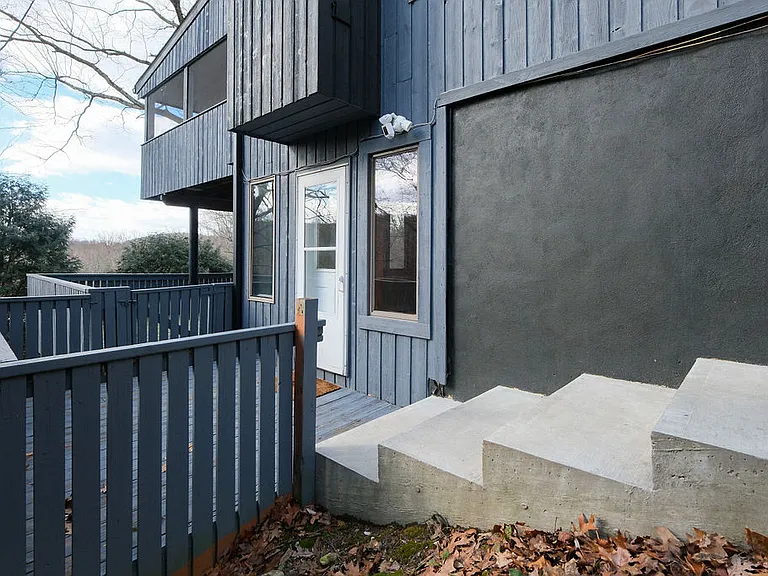 132 Woodland Dr — Photo 1
