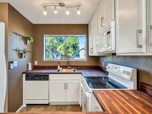 4th image of 724 Santa Alicia Drive