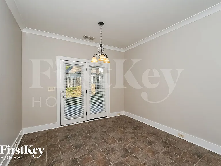 2044 Highview Way — Photo 4