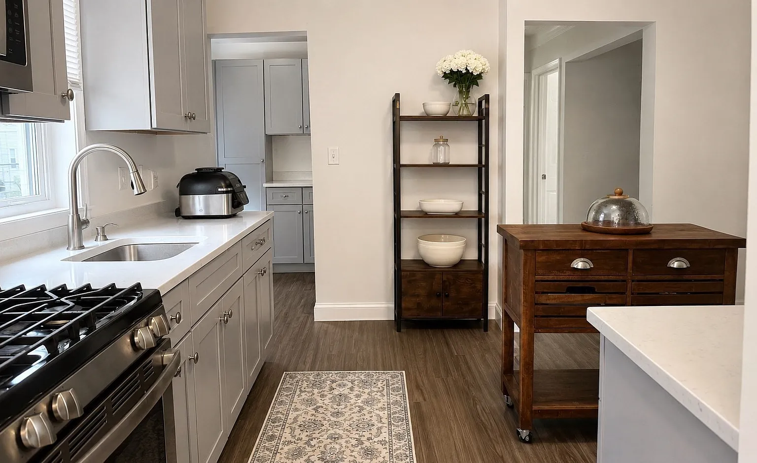 2 bed, 1.0 bath, 900 sqft, $2,850 — Photo 1