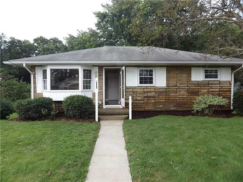 1207 Hartford Dr photo 1