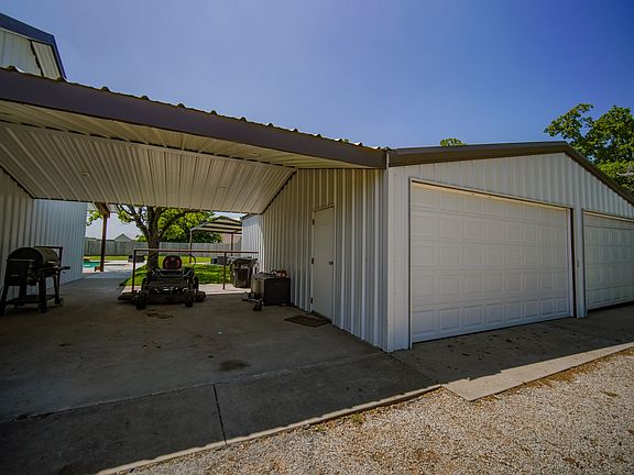 4th image of 1201 Synterra Estates Loop