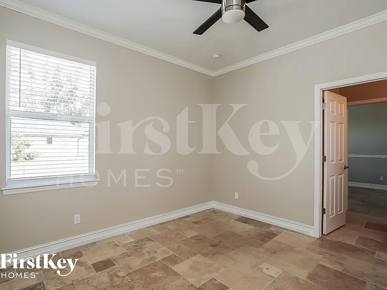 4116 SW 16th Pl — Photo 9