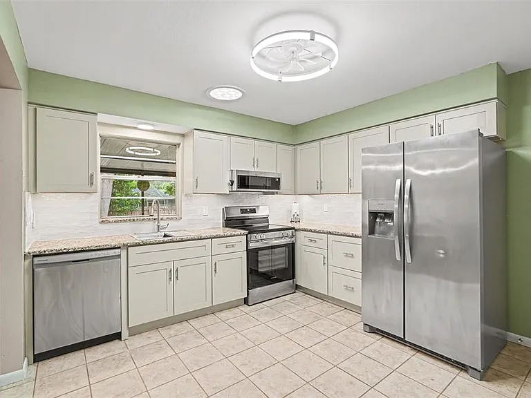 17703 Cranbrook Dr — Photo 9