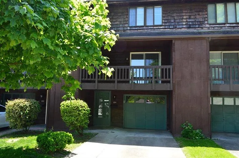 104 Cedar Dr photo 1