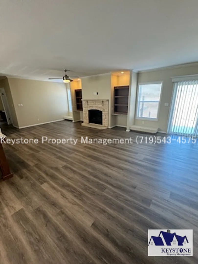 Upscale, Modern 4 Bedroom/2 Bathroom/2 Car Garage Home, PW $2350/$2350 — Photo 4
