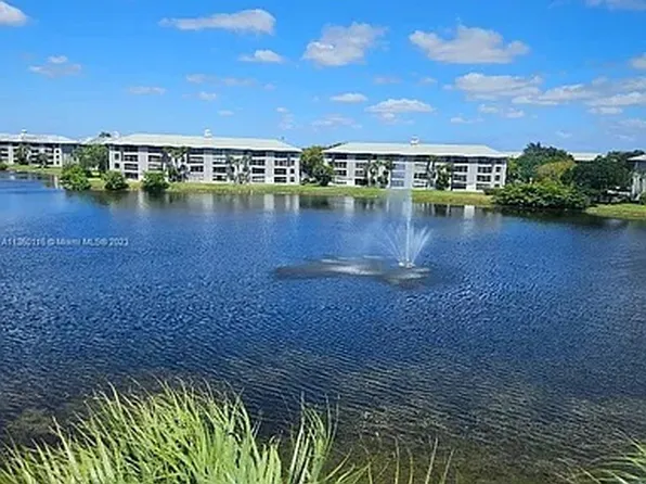 9235 Lagoon Pl APT 402, Davie, FL 33324
