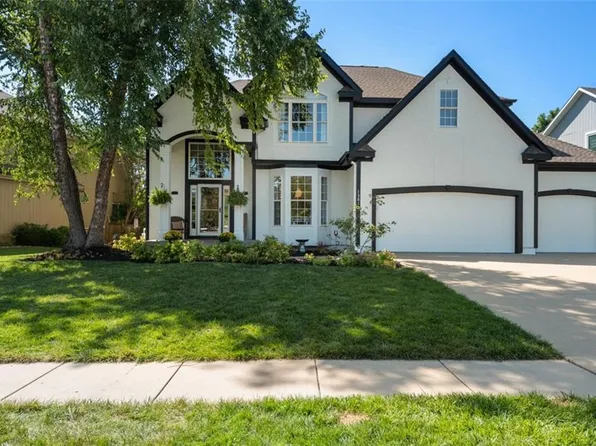 13812 Parkhill St, Overland Park, KS 66221