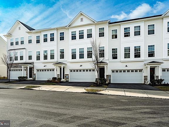 3rd image of 226 Red Leaf Ln