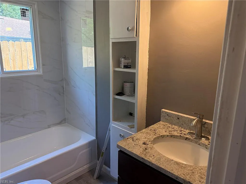 2 bed, 1.0 bath, 750 sqft, $1,300 — Photo 4