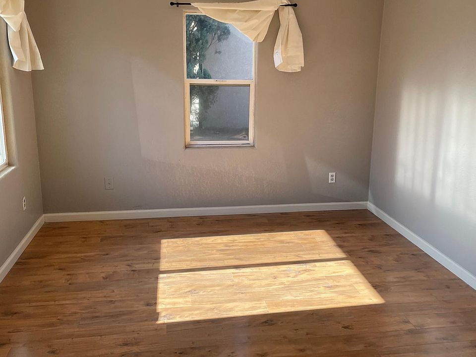 1st image of 1720 Court Dr #B