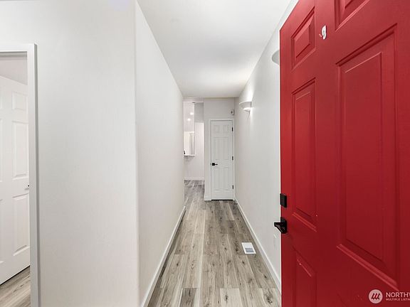 4th image of 10706 59th Drive NE