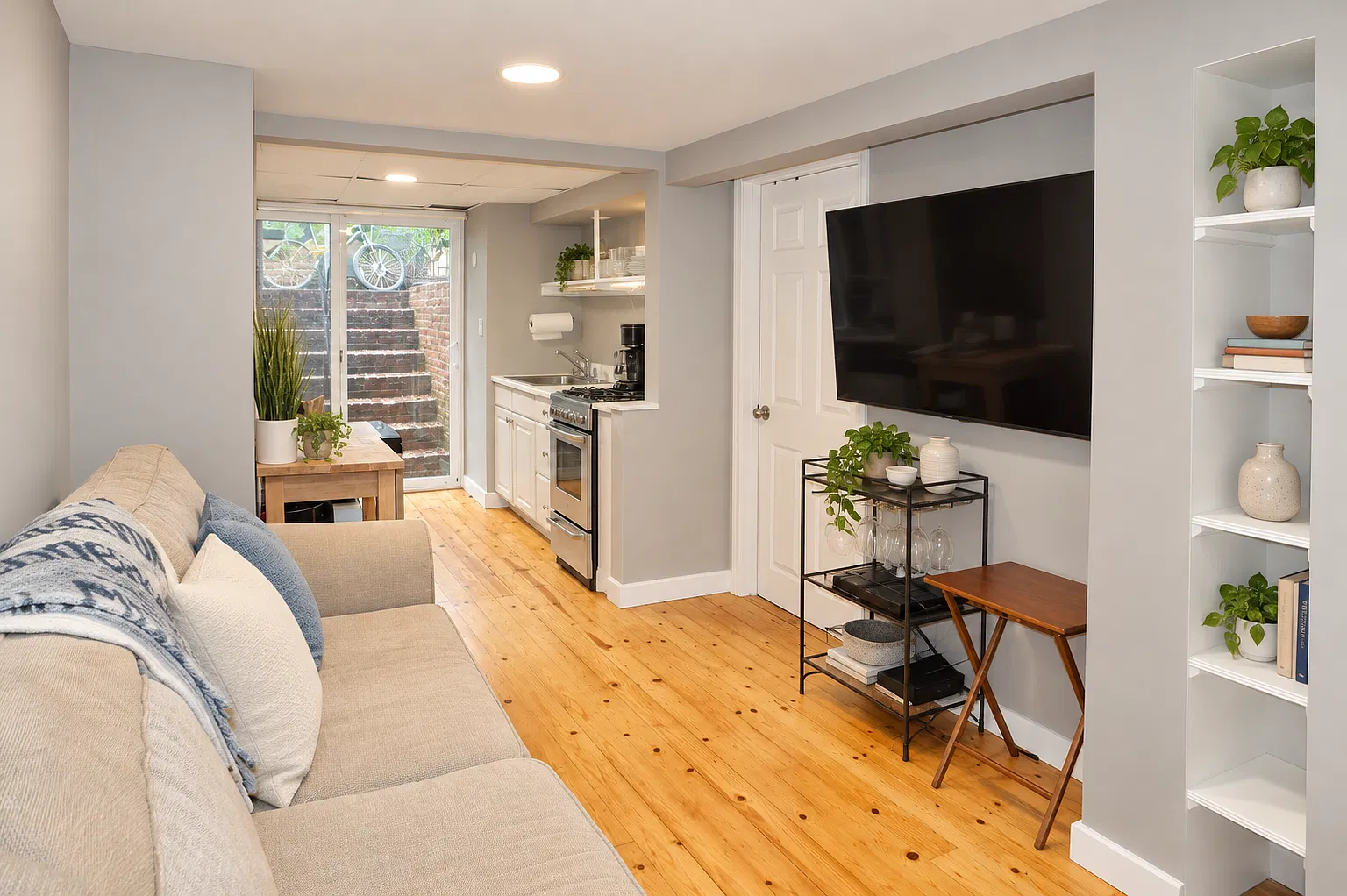 Studio, 9999 sqft, $2,500 — Photo 2