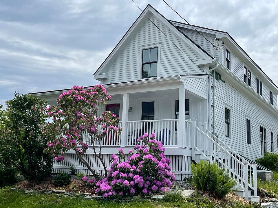 Front of house with private tenant entry on covered porch