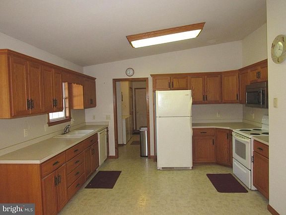 3rd image of 307 Meadow Brook Ln