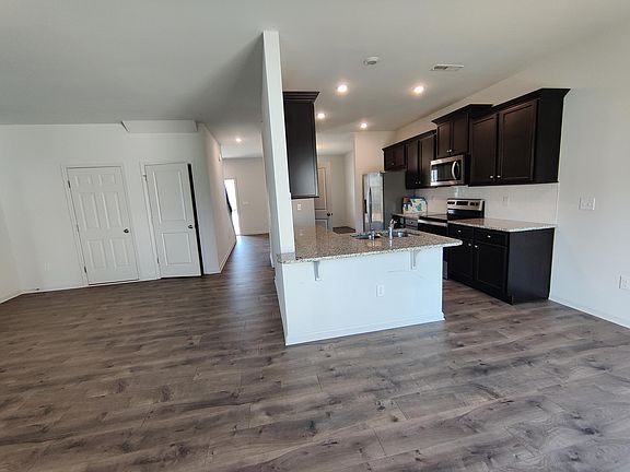 5th image of 356 N Great White Way
