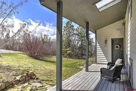 Front deck/entry - 25 Highland Pl