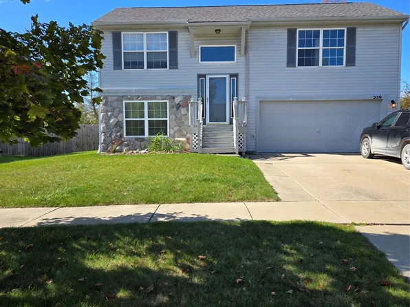 239 Andover Woods Dr, Fenton, MI 48430