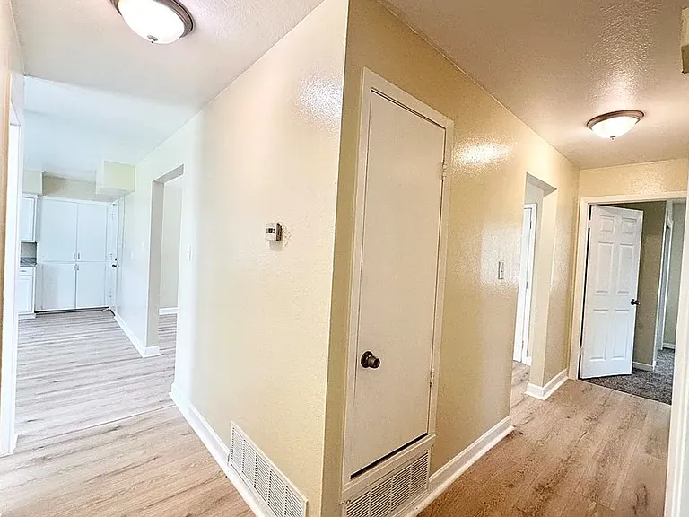 502 S 13th St — Photo 11