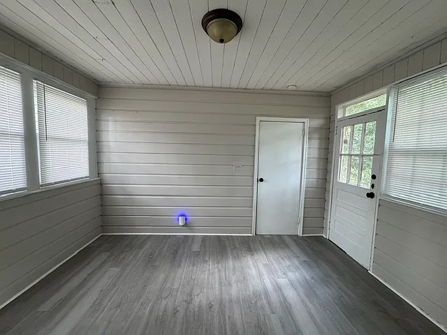 1685 Upper River Rd — Photo 8