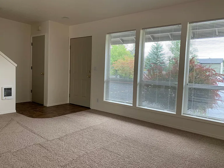 2922 NE Two Nikki Ct — Photo 2