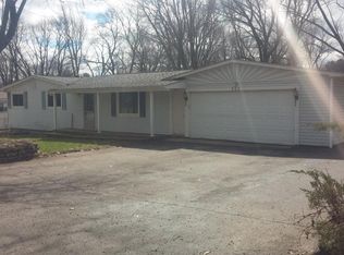 565 Woodruff Lake Rd, Highland, MI 48357