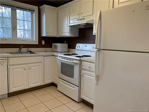 5th image of 157 Leeder Hill Dr APT 402