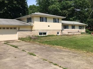 34 Green Oak Dr, Decatur, IL 62526