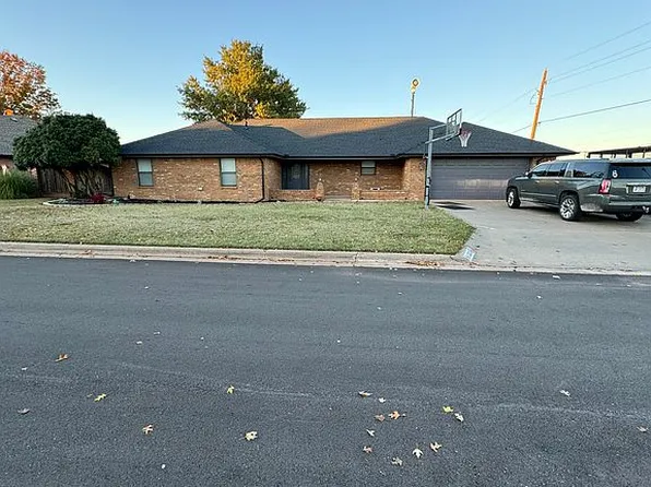 2323 Berry Ave, Weatherford, OK 73096