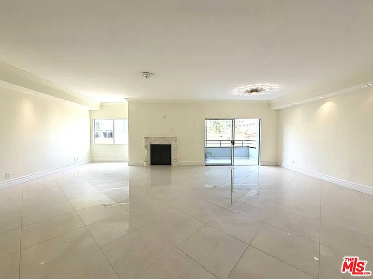 121 S Palm Dr #404A — Photo 33