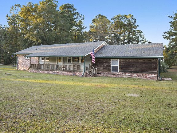 2nd image of 2466 Norway Rd