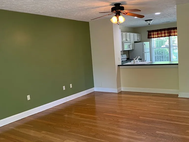 435 Oak Tree Blvd NW — Photo 7
