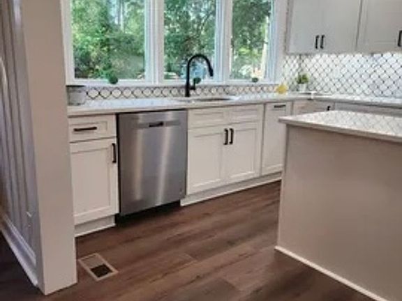 4th image of 2925 Forest Dr