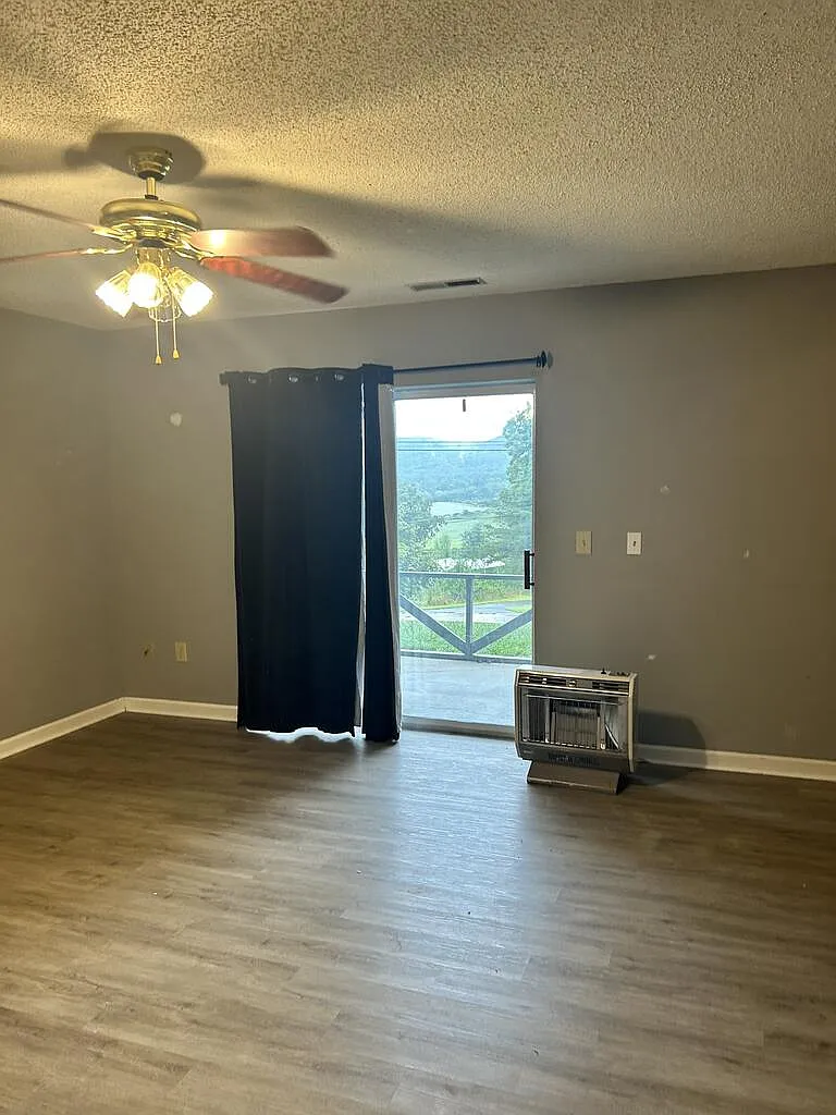 2 bed, 1300 sqft, $1,250 — Photo 3
