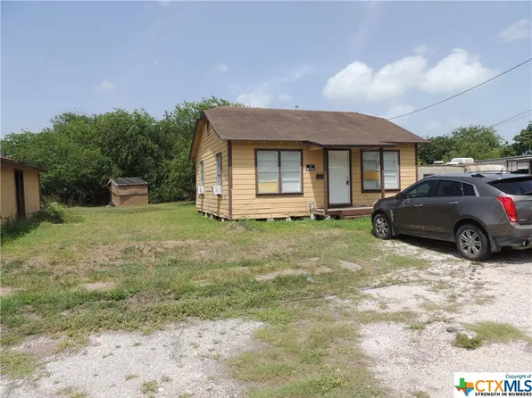 610 S Benavides St, Port Lavaca, TX 77979