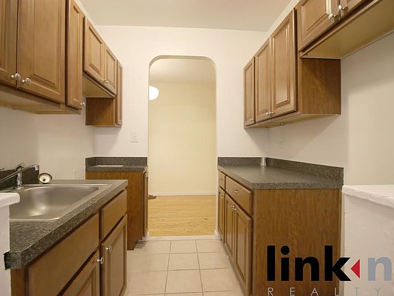 3rd image of 910 Sheridan Ave APT 4L